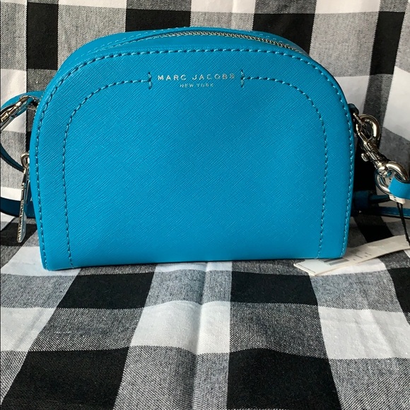 Marc Jacobs Handbags - Marc Jacobs crossbody